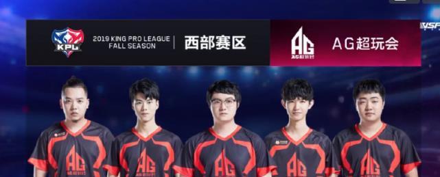 她闪亮的身