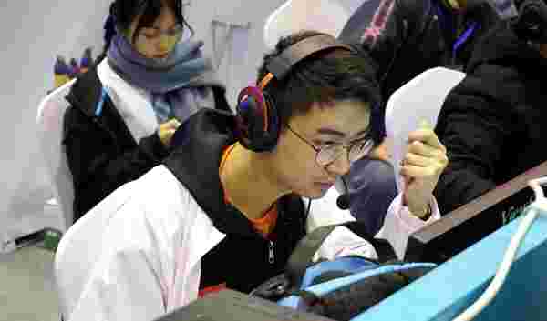 体育泰山队：瑜伽训练课为队员释放疲劳